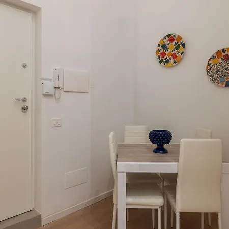 Apartment Guesthost - Elegant Flat Prati & Ottaviano Ma Rom