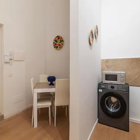 Guesthost - Elegant Flat Prati & Ottaviano Ma