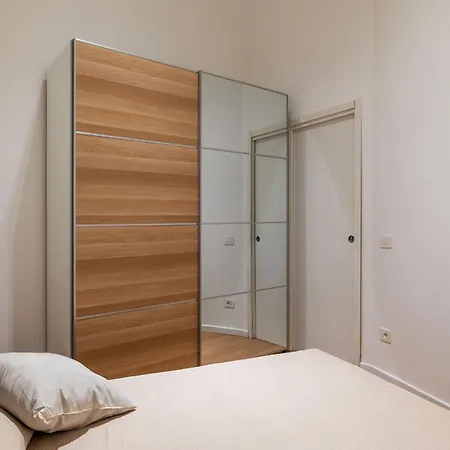 Apartment Guesthost - Elegant Flat Prati & Ottaviano Ma *