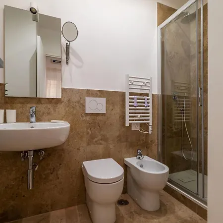 Apartment Guesthost - Elegant Flat Prati & Ottaviano Ma Rom