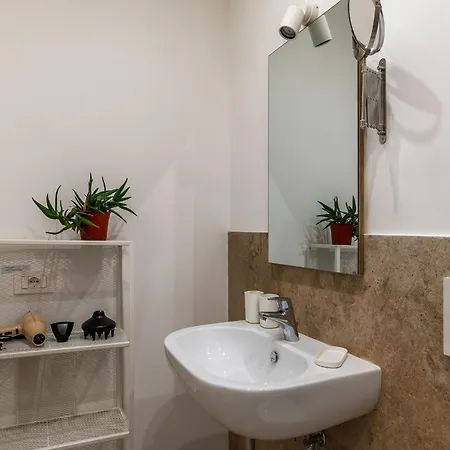 Apartment Guesthost - Elegant Flat Prati & Ottaviano Ma Rom
